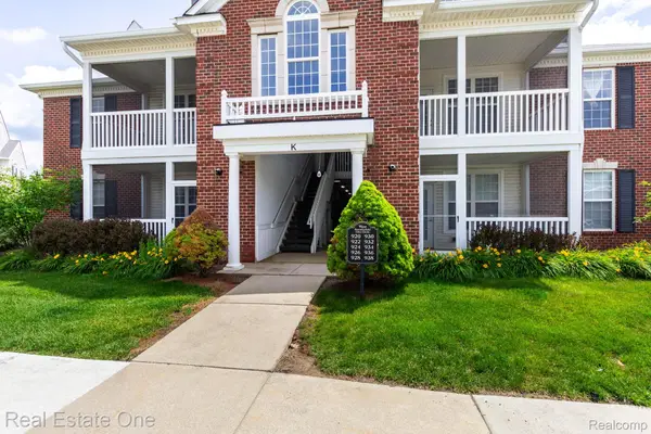 934 W Summerfield Glen Circle, AnnArbor, MI 48103