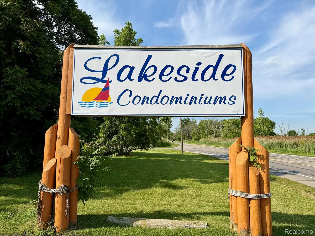 29589 Jefferson Avenue #15, Gibraltar, MI 48173 - #1