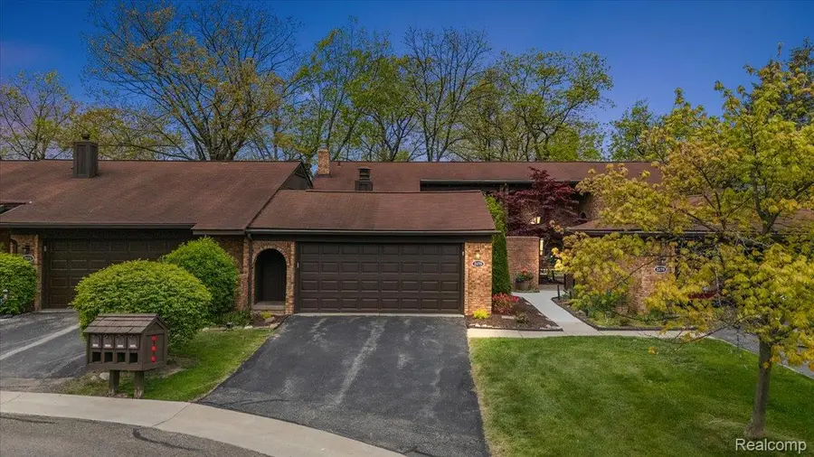 2175 Bordeaux Street, West Bloomfield, MI 48323 - #2