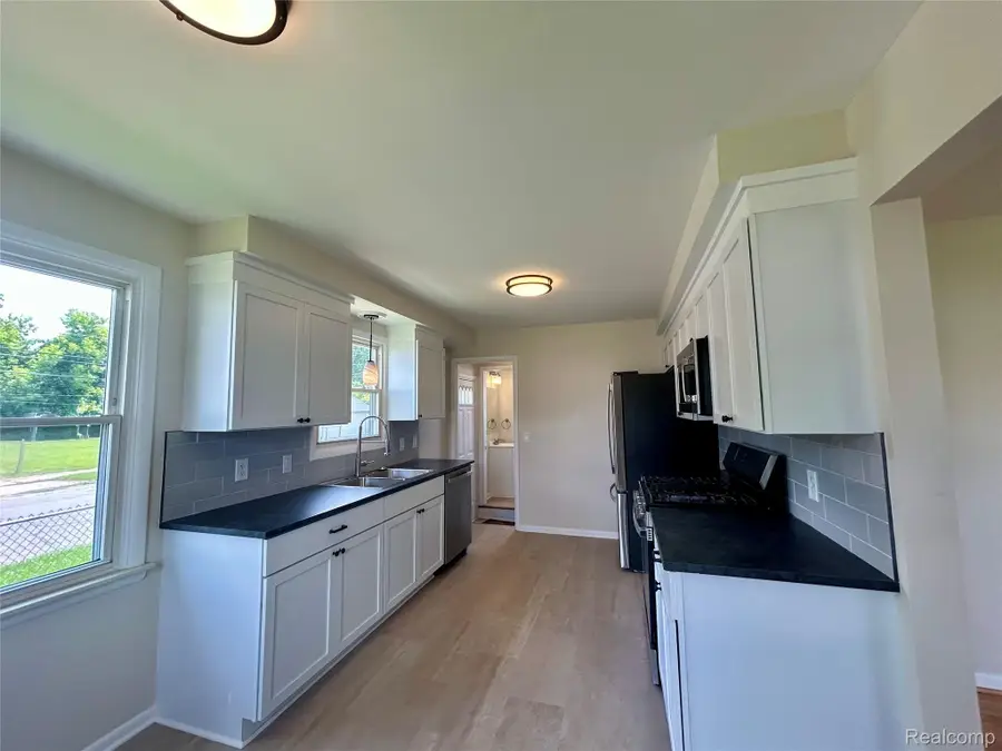 86 E Columbia Avenue, Pontiac, MI 48340 - #3