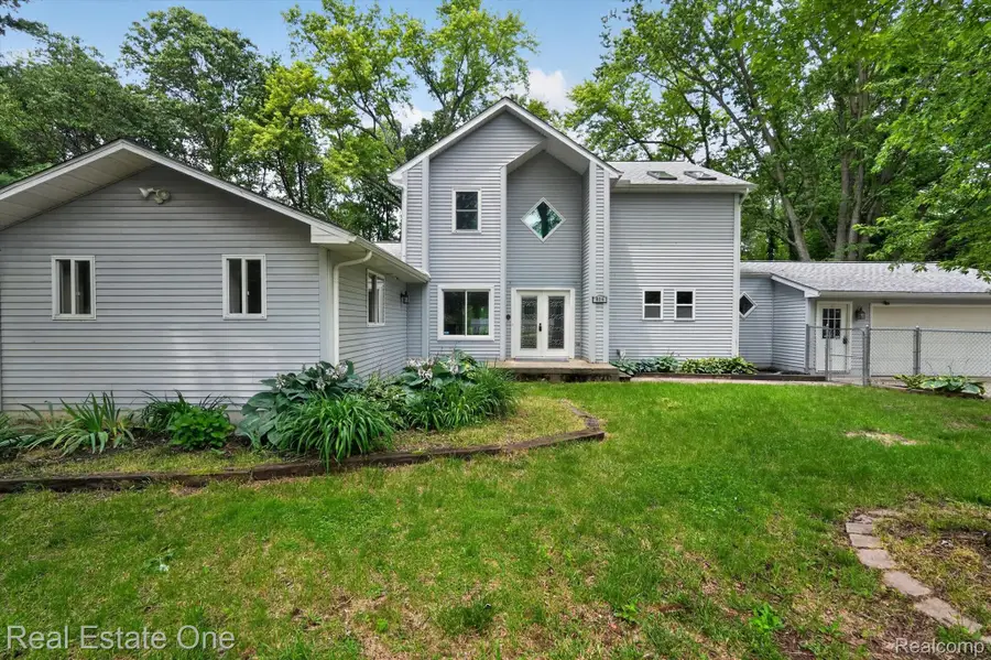 904 N Park Street, Highland, MI 48356 - #3