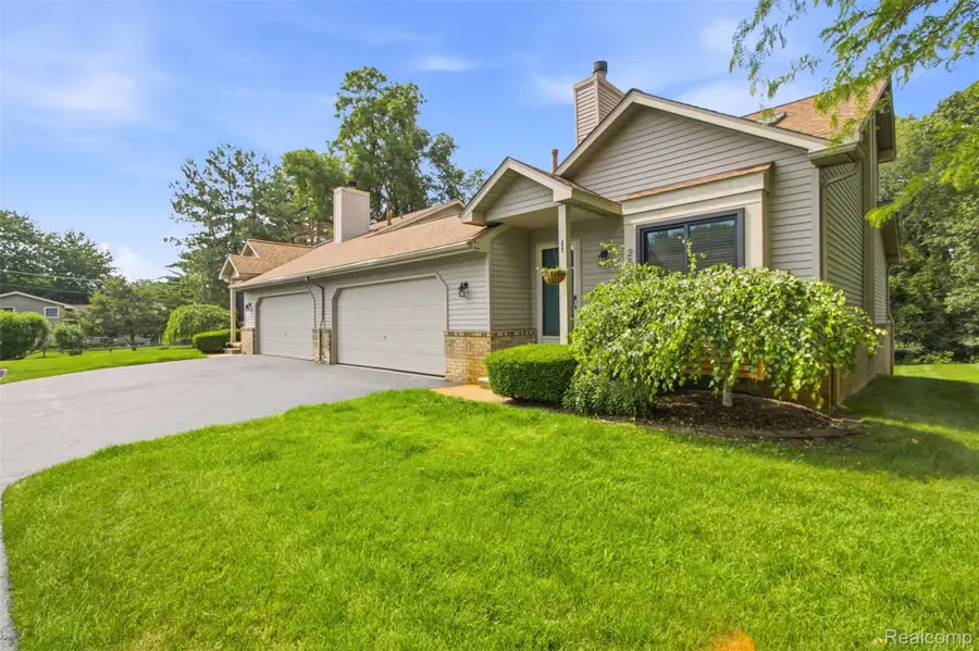 2585 South Commerce Road, Wolverine Lake, MI 48390 - #2