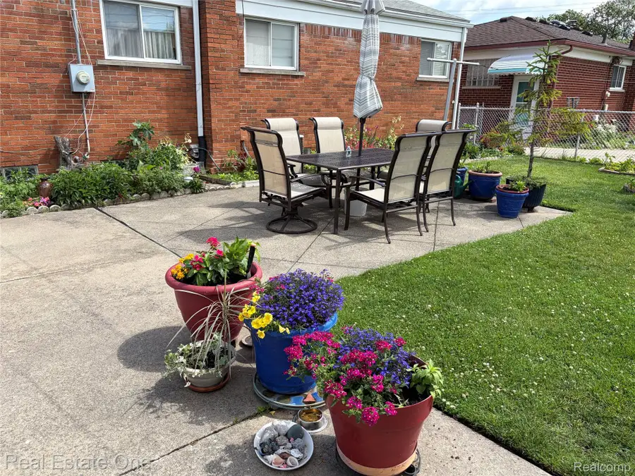 8318 Stanley Drive, Warren, MI 48093 - #3