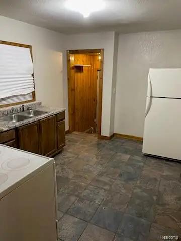 639 S 28th Street, Saginaw, MI 48601 - #3