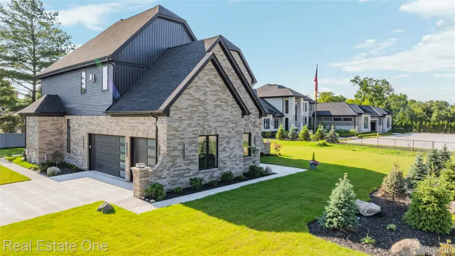 5321 Rochester Road, Troy, MI 48058 - #2