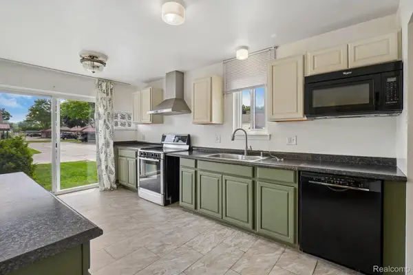 8401 18 Mile Road #112, SterlingHeights, MI 48313