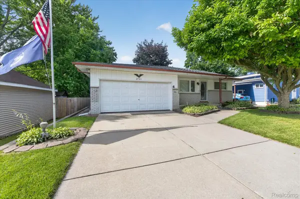 2721 Edgefield Drive, Waterford, MI 48328