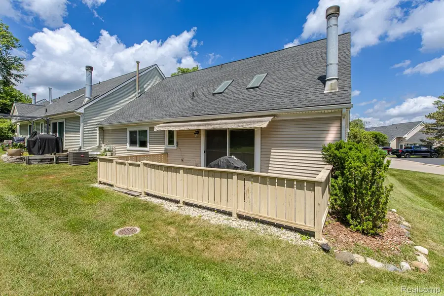 1074 Sandpiper Drive, Waterford, MI 48328 - #2