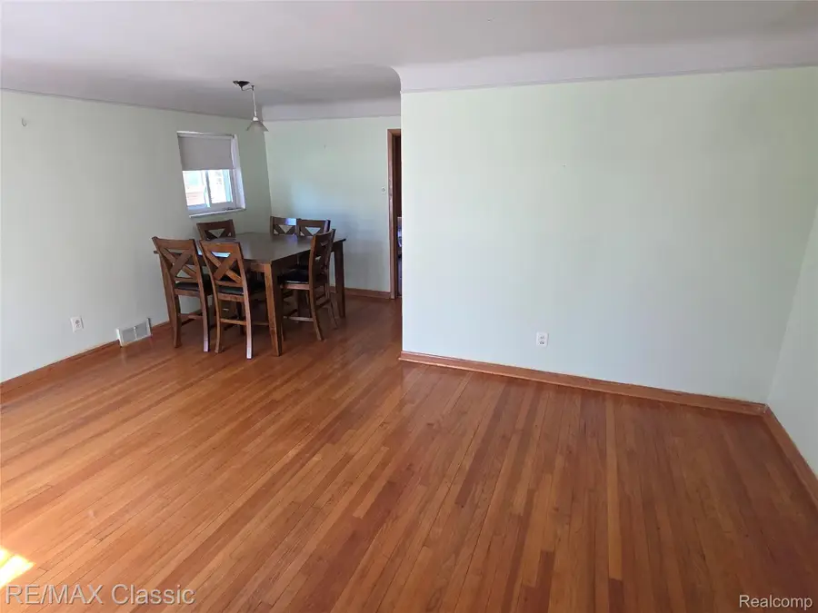 23040 Beverly Street, Oak Park, MI 48237 - #2