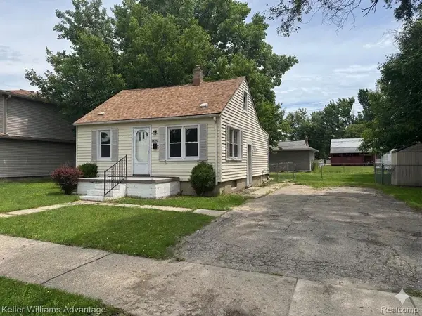 25858 Leach Street, Roseville, MI 48066
