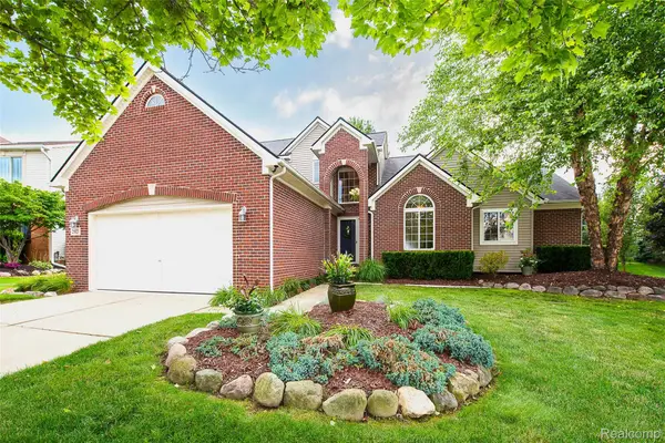 25823 Carriage Lane, SouthLyon, MI 48178