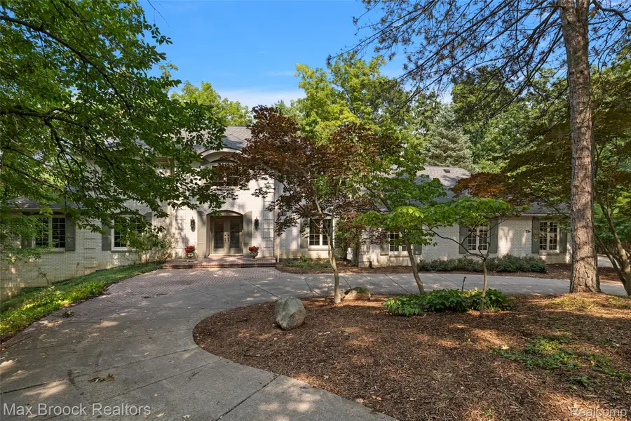 1574 Indianwood Court, Bloomfield, MI 48302 - #2