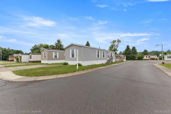 76 Fawn Lake Drive, WalledLake, MI 48390