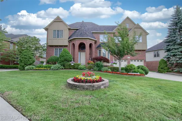 41672 Clemens Circle, Novi, MI 48377