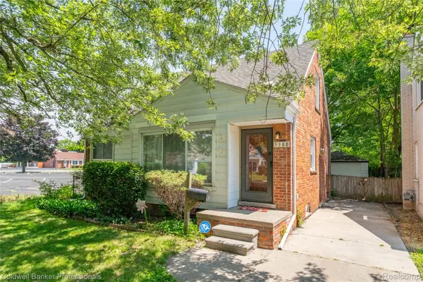9388 Salem, Redford, MI 48239