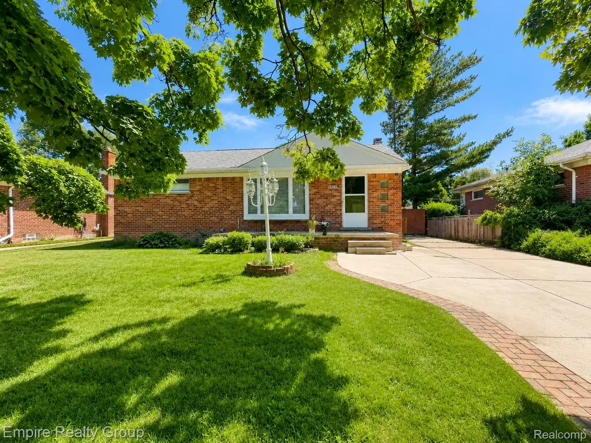 905 N Esplanade Street, Mount Clemens, MI 48043 - #1