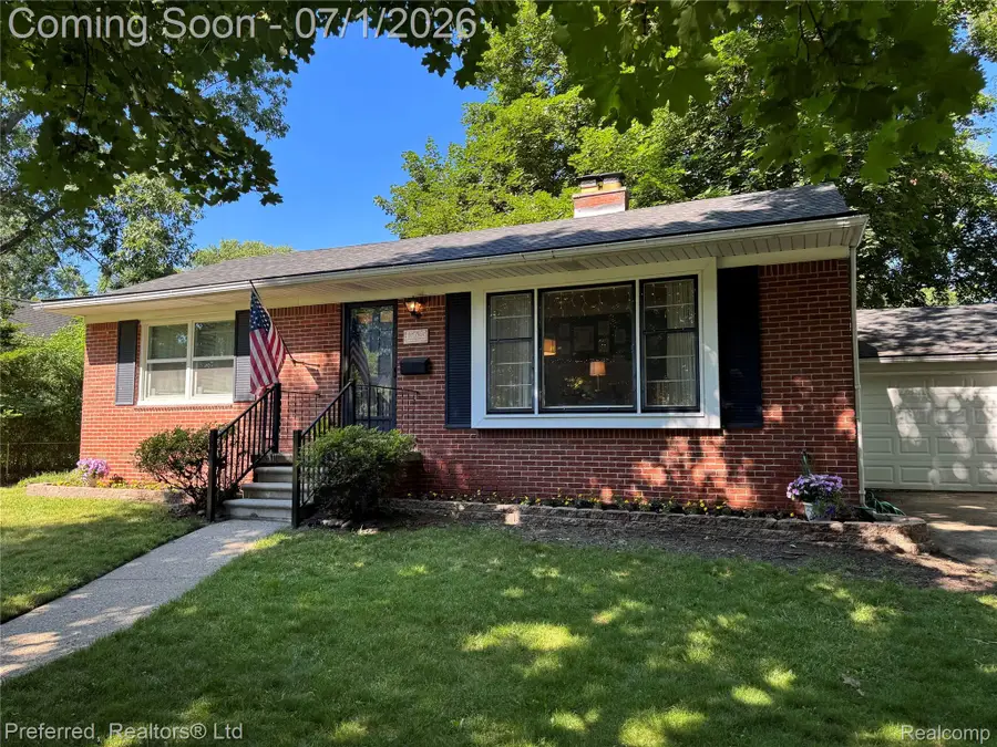 15625 Surrey Street, Livonia, MI 48154 - #2