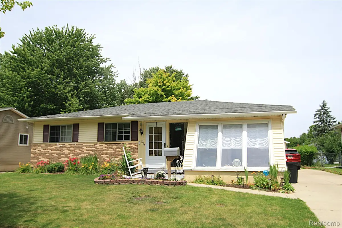 313 E Naldrette Street, Durand, MI 48429 - #1