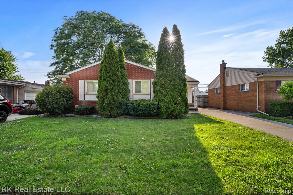 31743 Courtland Street, Saint Clair Shores, MI 48082 - #1