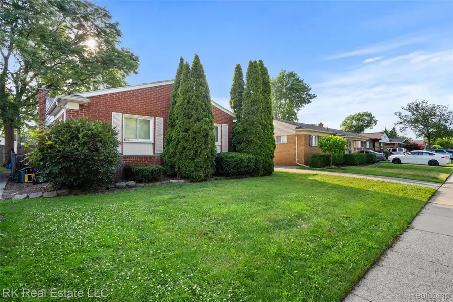 31743 Courtland Street, Saint Clair Shores, MI 48082 - #3