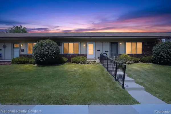 25245 Franklin Terrace #3, SouthLyon, MI 48178