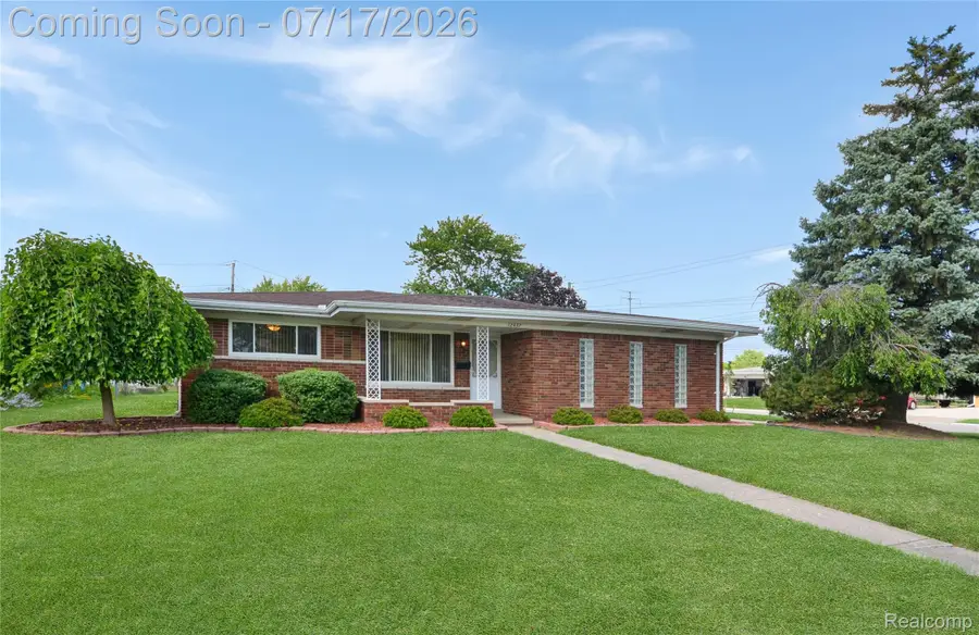 12437 De Grove Drive, Sterling Heights, MI 48312 - #2