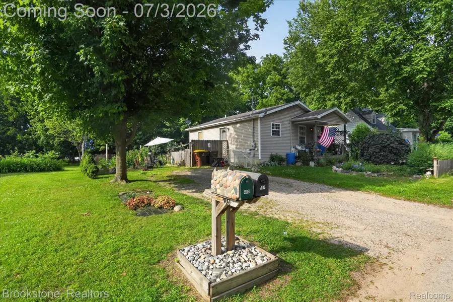407 E Elizabeth Street, Eaton Rapids, MI 48827 - #2