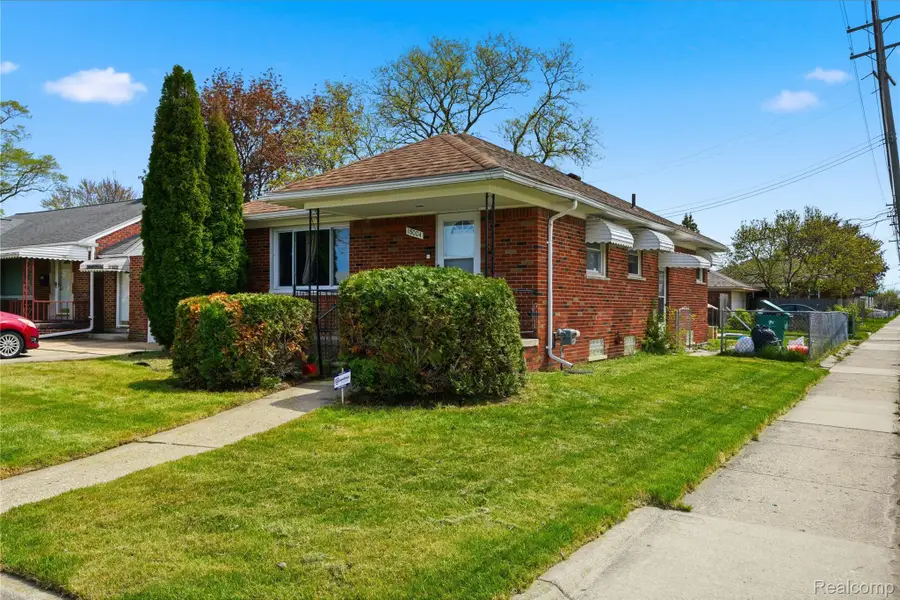 18004 Holland Avenue, Eastpointe, MI 48021 - #2