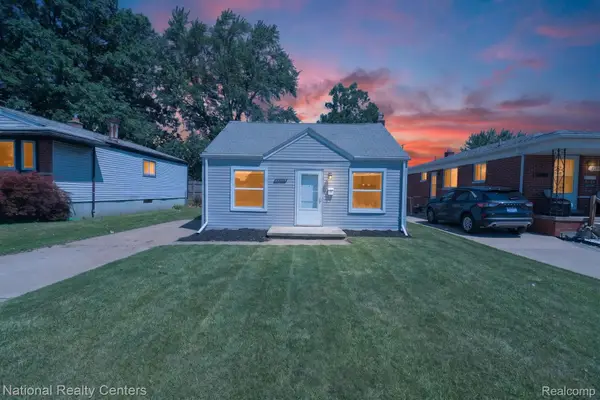 28544 Balmoral Street, GardenCity, MI 48135
