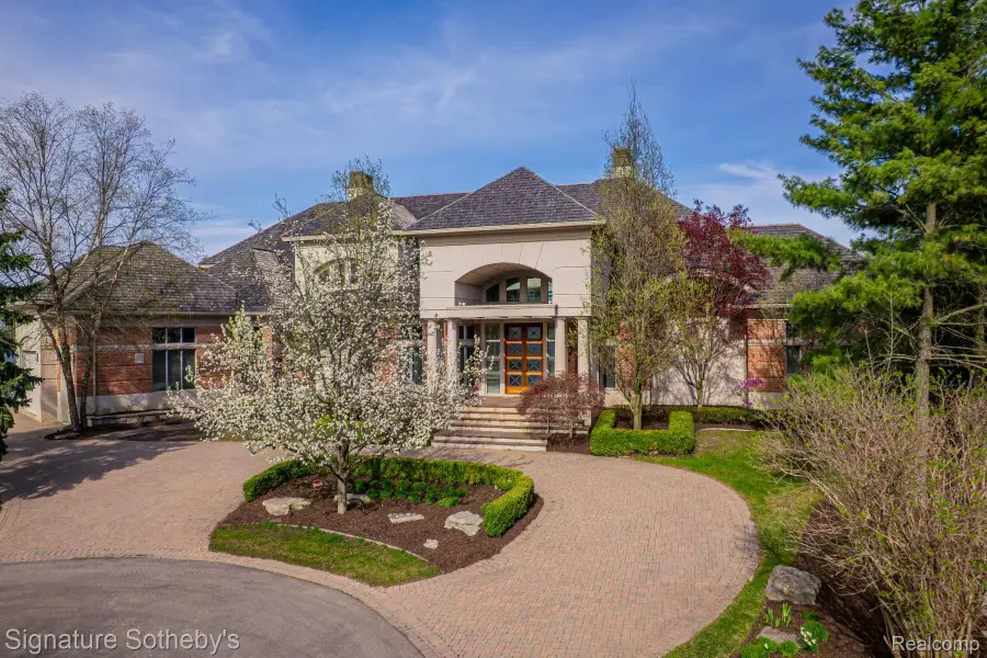 82 Chateaux Du Lac, Fenton, MI 48430 - #3