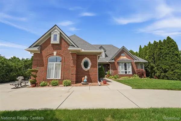 20175 Gill Road, Livonia, MI 48152