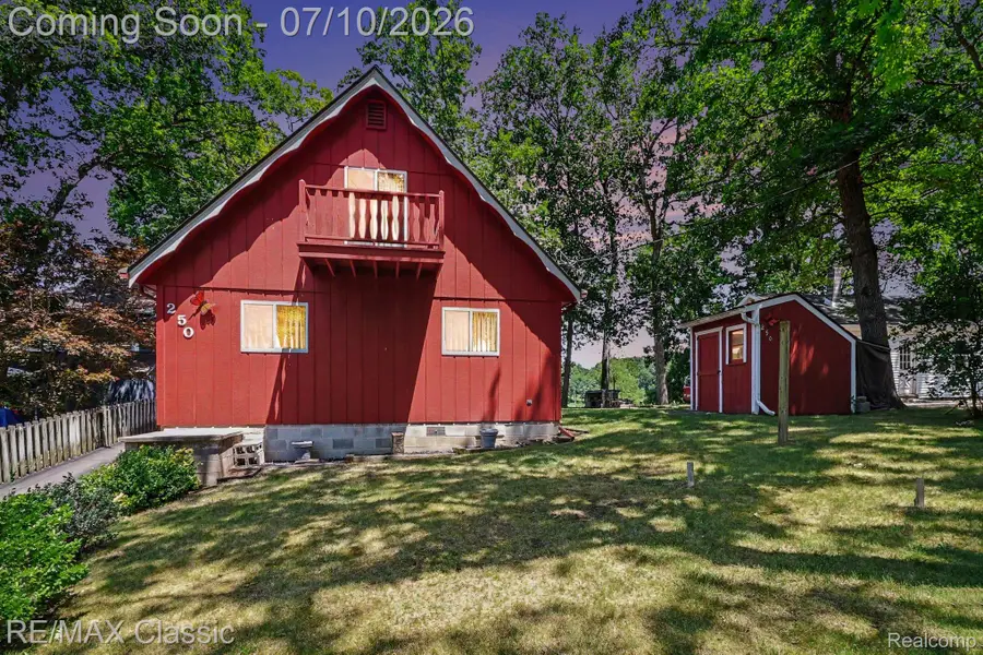 250 E Canyon Drive, Milford, MI 48380 - #2