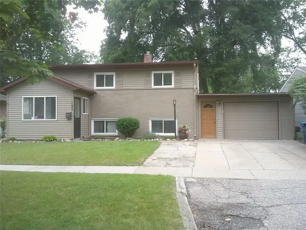 105 N Corbin Street, Holly, MI 48442
