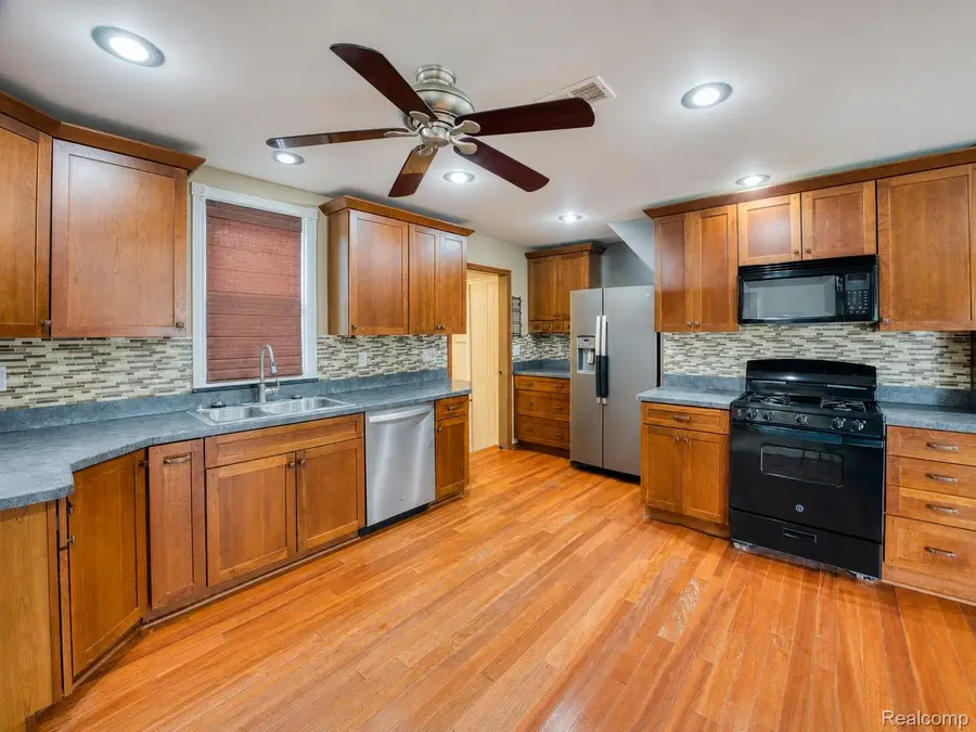 27860 Blum Street, Roseville, MI 48066 - #2