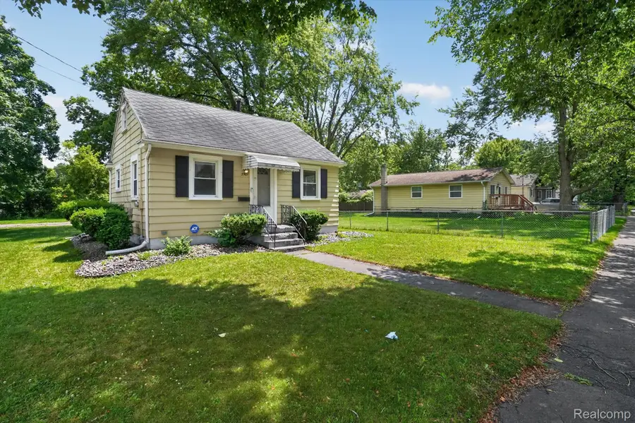 3901 Lowcroft Avenue, Lansing, MI 48910 - #3