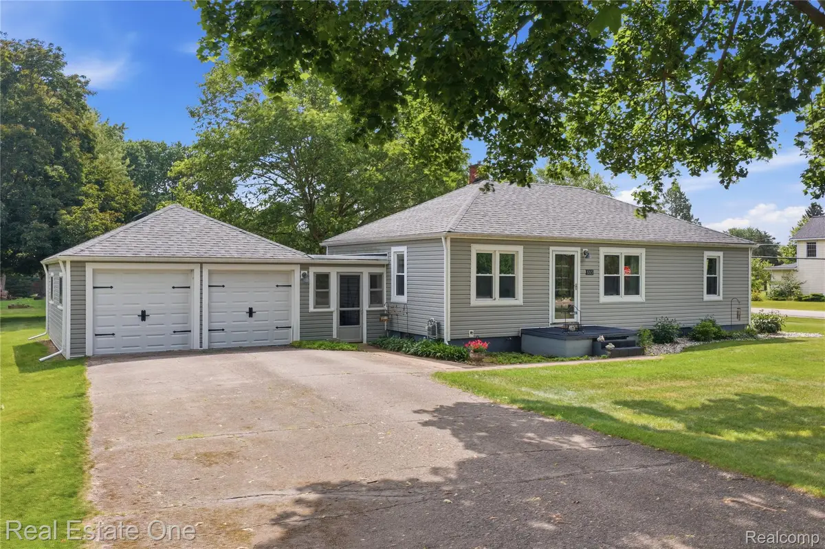 665 S Howell Street, Pinckney, MI 48169 - #1