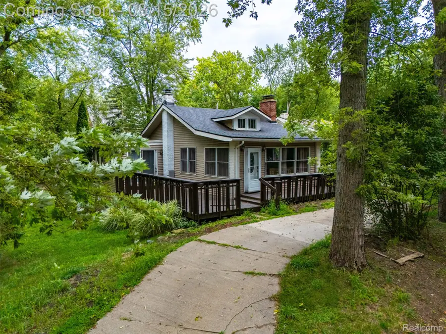 5607 Loveland Street, West Bloomfield, MI 48322 - #2