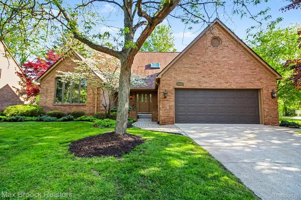 21850 Dover Court, BeverlyHills, MI 48025