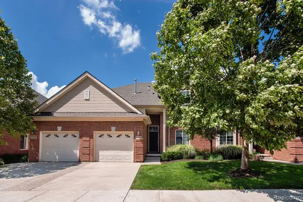 29509 Woodpark Circle, Warren, MI 48092