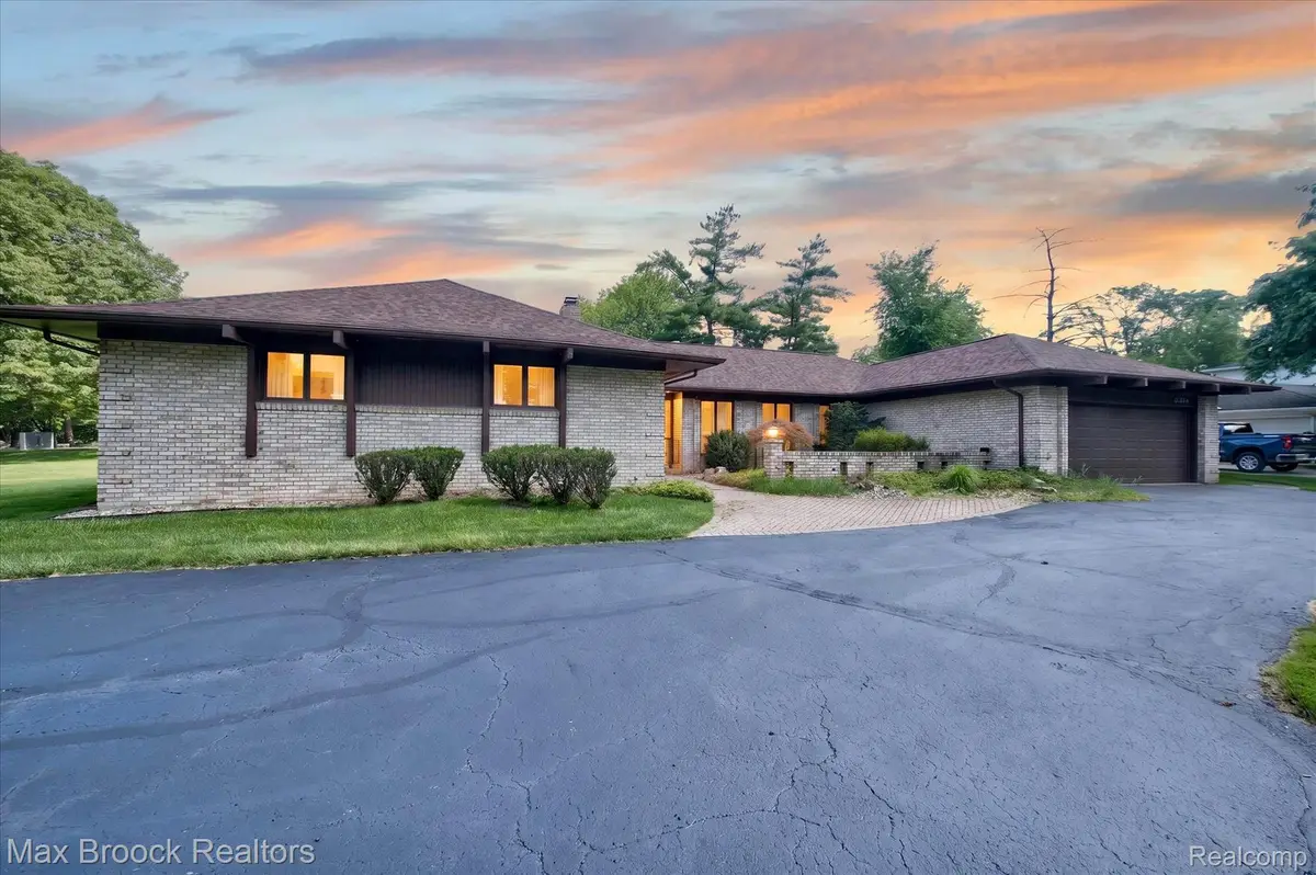 22262 Chatsford Circuit Street, Southfield, MI 48034 - #1