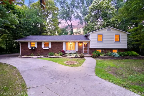 2500 Hubert Road, Brighton, MI 48114