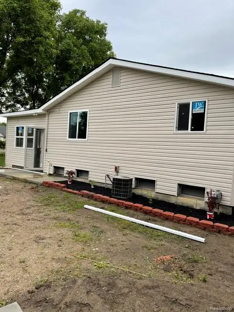 29301 Rockcastle Street, Farmington, MI 48336
