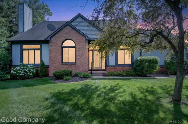 2701 Lochmoor Boulevard, LakeOrion, MI 48360