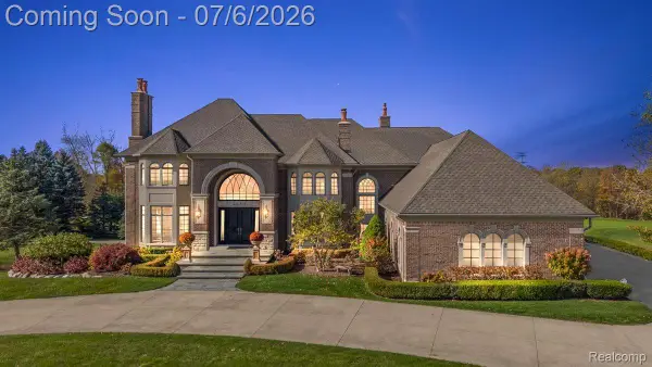 4650 Gatehouse Court, Rochester, MI 48306
