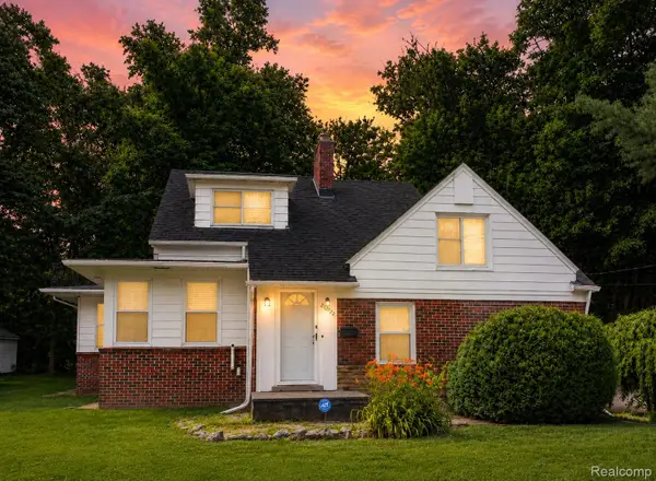 20552 Huntington Avenue, HarperWoods, MI 48225