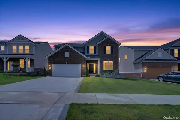 20983 Calabrese Drive, SouthLyon, MI 48178