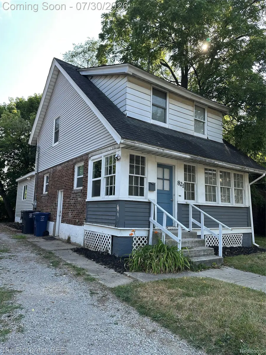 821 N Chevrolet Avenue, Flint, MI 48504 - #2
