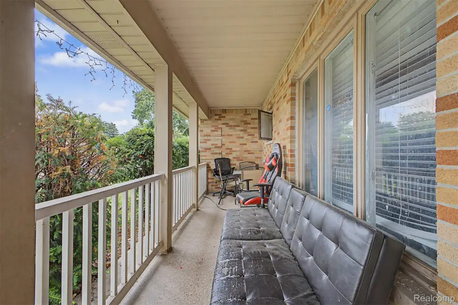 8650 Whitlock Avenue, Dearborn, MI 48126 - #3
