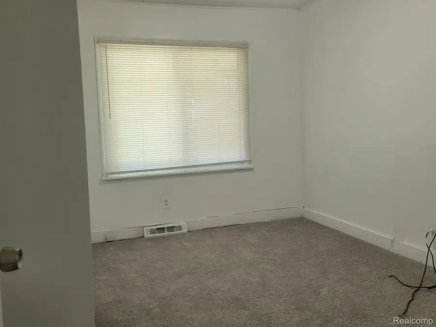 7027 Chalmers Avenue, Warren, MI 48091 - #2
