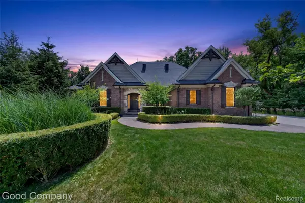 1946 Acorn Glen, RochesterHills, MI 48306